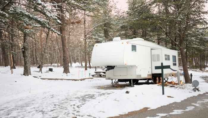 Should RV Storage Allow Long-Term or Short-Term Rentals?