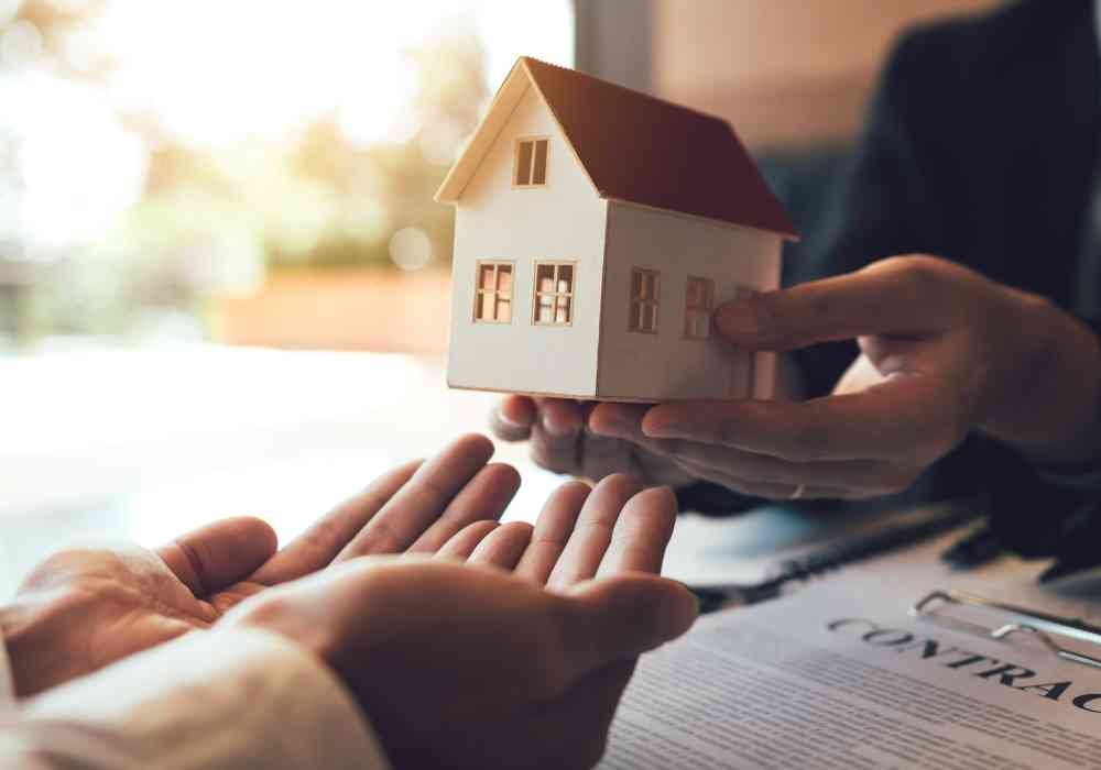 How Much Do Commercial Real Estate Brokers Make?