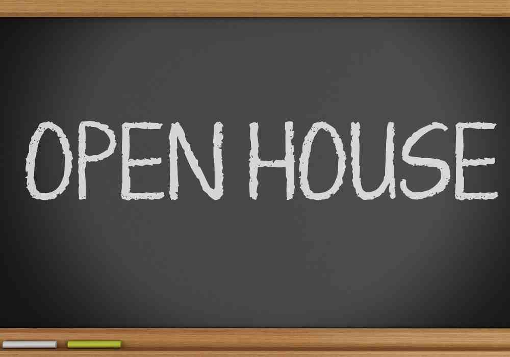 What Should Be on a We Buy Houses Sign?